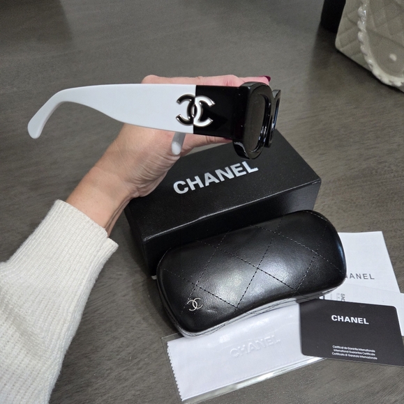 CHANEL Accessories - Chanel Polarized Sunglasses 🤍 🖤